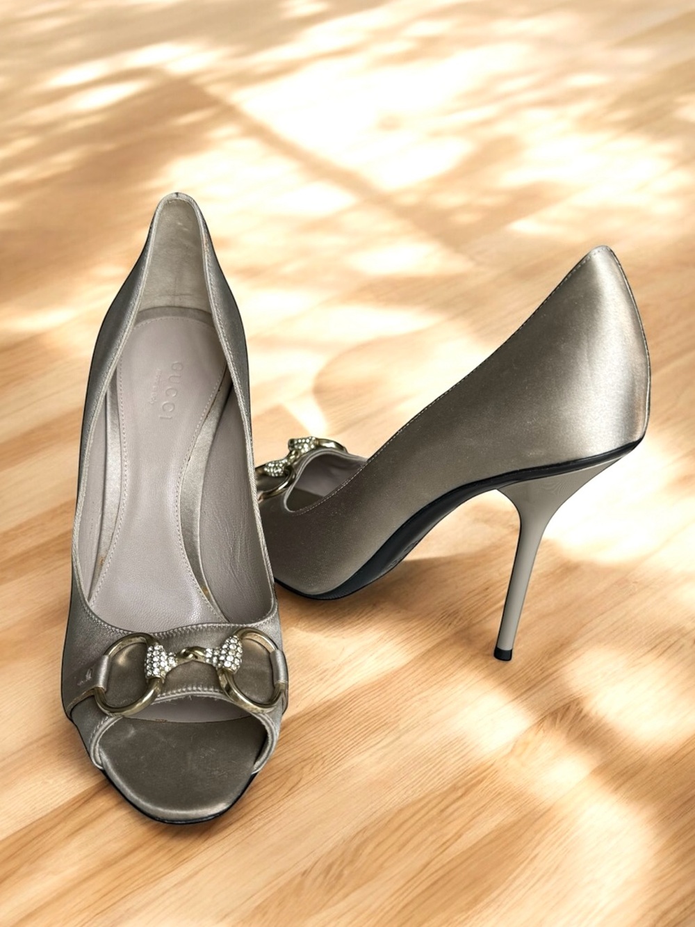 GUCCI Crystal Horsebit Hollywood Open Toe Pumps Heels Grey Satin